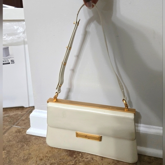 Vintage Salvatore Ferragamo Cream and Gold Shoulder Bag - Picture 2 of 16